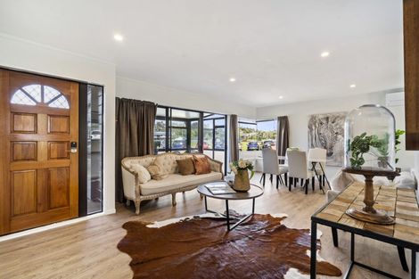 Photo of property in 1/13 Woodlands Crescent, Browns Bay, Auckland, 0630