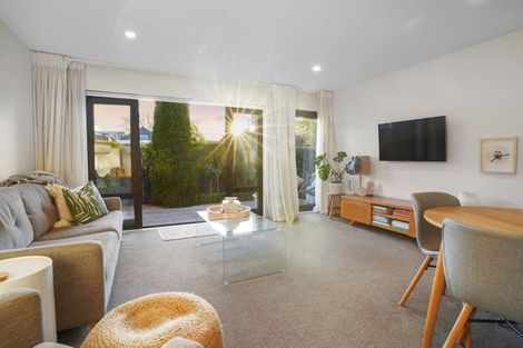 Photo of property in 3/129 Aikmans Road, Merivale, Christchurch, 8014