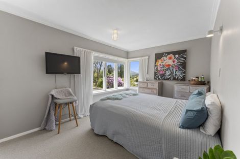 Photo of property in 33 Jocelyn Crescent, Pinehaven, Upper Hutt, 5019