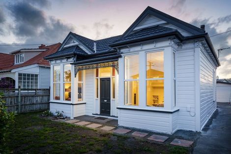 Photo of property in 92 Queens Drive, Saint Kilda, Dunedin, 9012