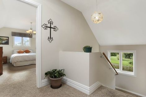 Photo of property in 186 Boord Crescent, Kumeu, 0891