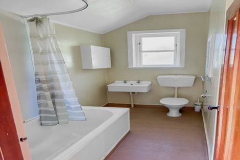 Photo of property in 8 Gertrude Street, Dannevirke, 4930