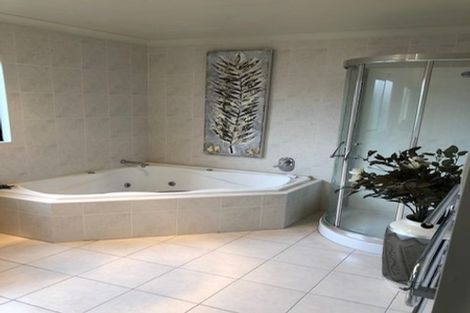 Photo of property in 106 Meadowland Drive, Somerville, Auckland, 2014