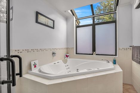 Photo of property in 6 Mccahon Drive, Pukehangi, Rotorua, 3015