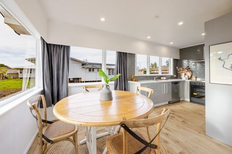 Photo of property in 13 Latham Stubbs Crescent, Waipawa, 4210