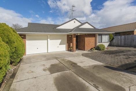 Photo of property in 16 Headcorn Place, Botany Downs, Auckland, 2010