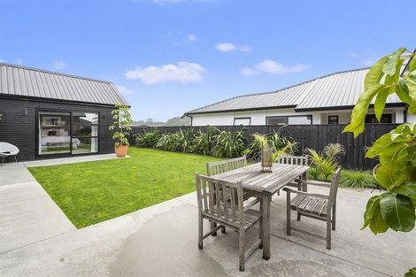 Photo of property in 2 Len Ireland Drive, Kumeu, 0810