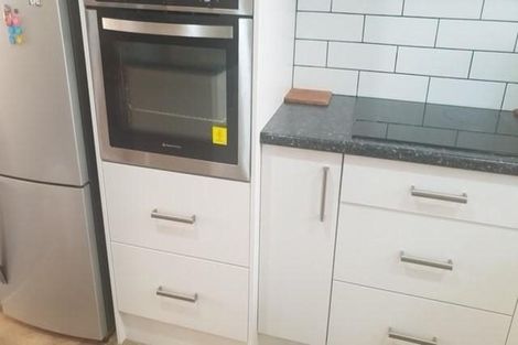 Photo of property in 17a Chesterton Terrace, Henderson, Auckland, 0612