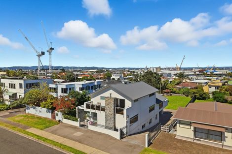 Photo of property in 40 Oceanview Road, Mount Maunganui, 3116