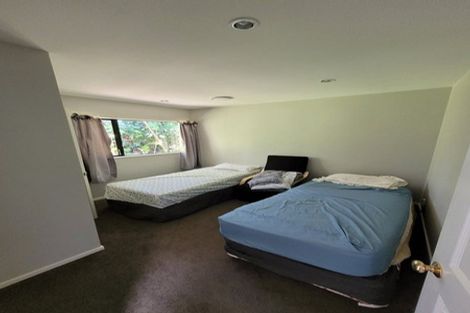 Photo of property in 15b Kinapori Terrace, Newlands, Wellington, 6037