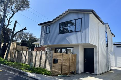 Photo of property in 1 Camelot Place, Glenfield, Auckland, 0629