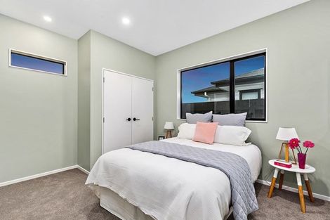 Photo of property in 10 Vinistra Road, Kumeu, 0810