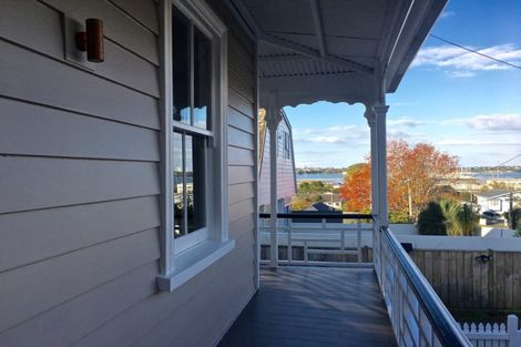 Photo of property in 1/2 Milton Road, Northcote Point, Auckland, 0627