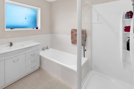 Photo of property in 2/32 Young Street, New Plymouth, 4310