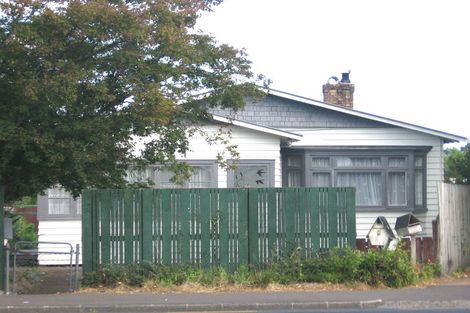 Photo of property in 1/3174 Great North Road, New Lynn, Auckland, 0600