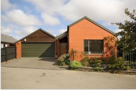Photo of property in 2 Yarrum Lane, Avonhead, Christchurch, 8042