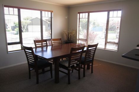 Photo of property in 35 Dalfield Place, Highbury, Palmerston North, 4412