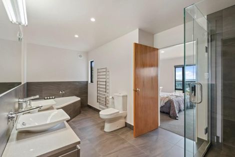 Photo of property in 2/272 Major Hornbrook Road, Mount Pleasant, Christchurch, 8081