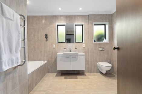 Photo of property in 63 Links View Drive, Omokoroa, 3114