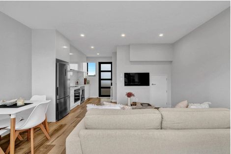 Photo of property in 5/86 Fred Taylor Drive, Westgate, Auckland, 0814