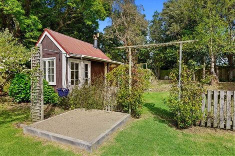 Photo of property in 15 Kauri Road, Waikanae, 5036