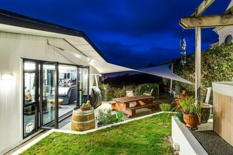 Photo of property in 3a Seapoint Road, Bluff Hill, Napier, 4110