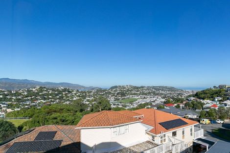 Photo of property in 14a Arahanga Grove, Maupuia, Wellington, 6022
