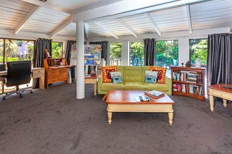 Photo of property in 2 Oxford Terrace, Coromandel, 3506