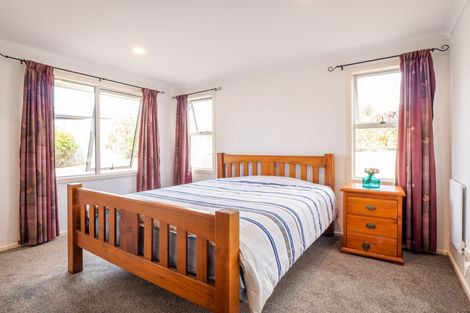 Photo of property in 37 Duxford Crescent, Fairfield, Dunedin, 9018