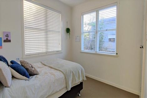 Photo of property in 1/19 Becroft Drive, Forrest Hill, Auckland, 0620