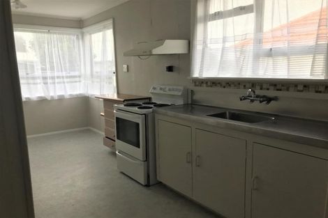 Photo of property in 58 Omata Road, Marfell, New Plymouth, 4310