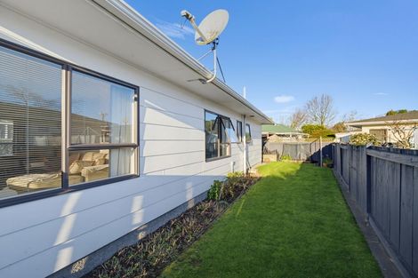 Photo of property in 24 Usherwood Crescent, Akina, Hastings, 4122