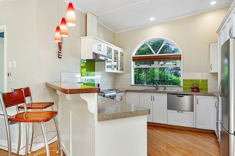 Photo of property in 19 Milton Terrace, Picton, 7220