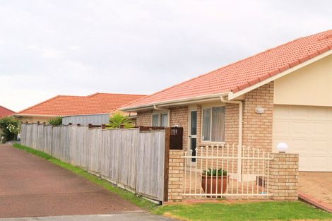 Photo of property in 12 Corta Bella Place, Golflands, Auckland, 2013