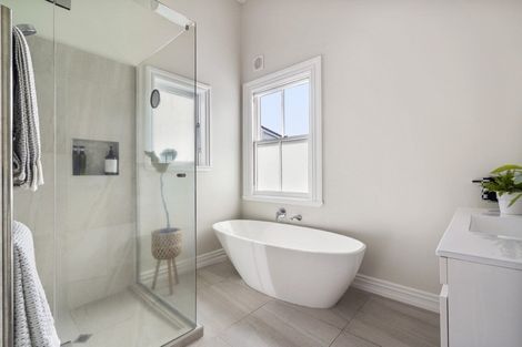 Photo of property in 112 Calliope Road, Stanley Point, Auckland, 0624