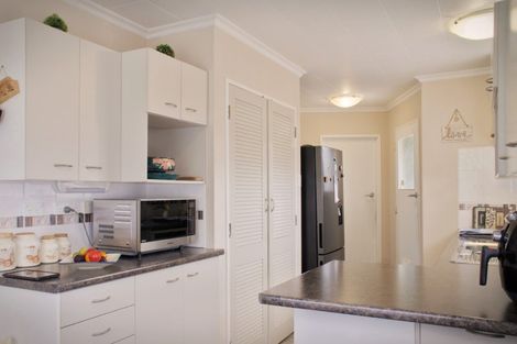 Photo of property in 27 Meadowbrook Drive, Cloverlea, Palmerston North, 4412