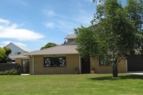 Photo of property in 4 Keven Road, Clarks Beach, Pukekohe, 2679