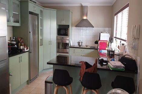 Photo of property in 30 Scarlet Oak Drive, Schnapper Rock, Auckland, 0632