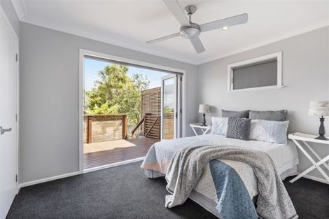 Photo of property in 968 East Coast Road, Northcross, Auckland, 0632