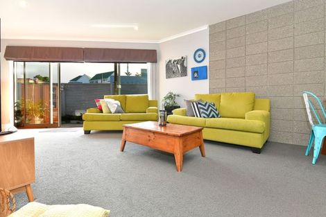 Photo of property in 3/925 Whangaparaoa Road, Manly, Whangaparaoa, 0930