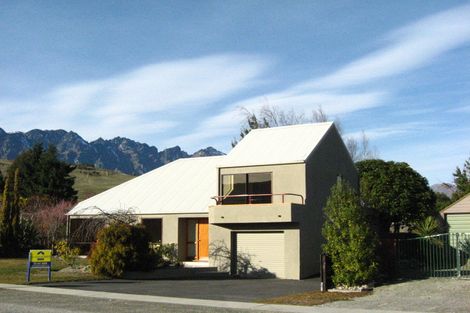 Photo of property in 63 Oregon Drive, Kelvin Heights, Queenstown, 9300