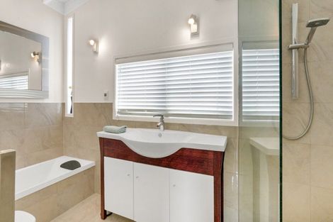 Photo of property in 10 Takutai Avenue, Bucklands Beach, Auckland, 2012