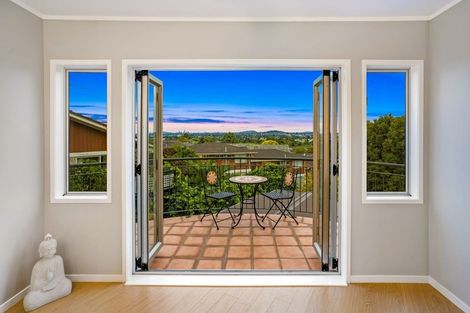 Photo of property in 9 Hepburn Road, Glendene, Auckland, 0602