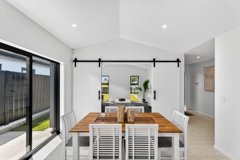 Photo of property in 14 Annie Aranui Drive, Poraiti, 4182