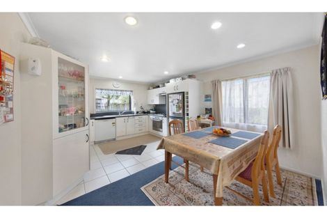 Photo of property in 12 Paloma Court, Hillpark, Auckland, 2102