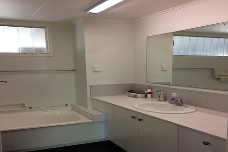 Photo of property in 1/4 Argyle Avenue, Pahurehure, Papakura, 2113