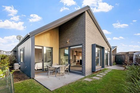 Photo of property in 12 Kuparu Lane, Red Beach, 0932