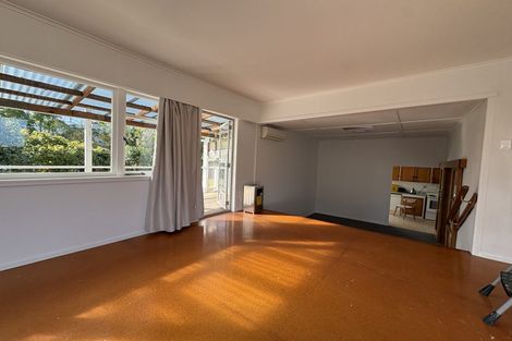 Photo of property in 938 East Coast Road, Northcross, Auckland, 0630