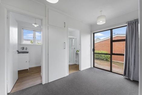 Photo of property in 99 Avonhead Road, Avonhead, Christchurch, 8042