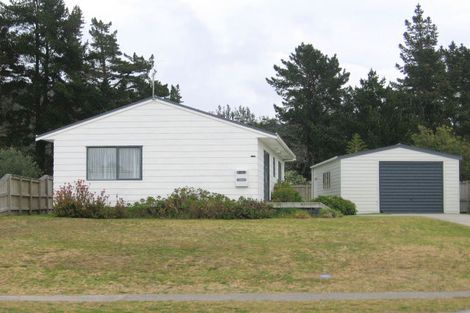 Photo of property in 132 Mayfair Avenue, Whangamata, 3620